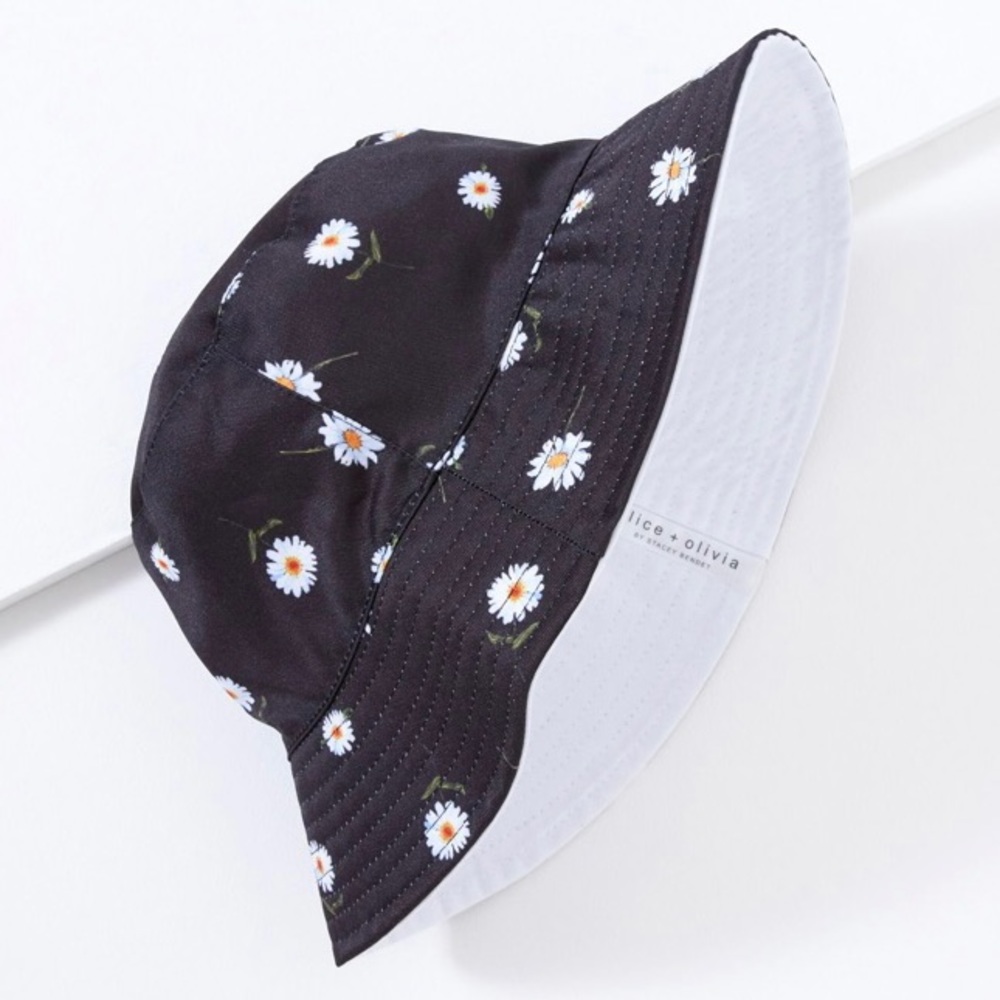 NEW Alice and Olivia Reversible Bucket Hat - Picture 5 of 8